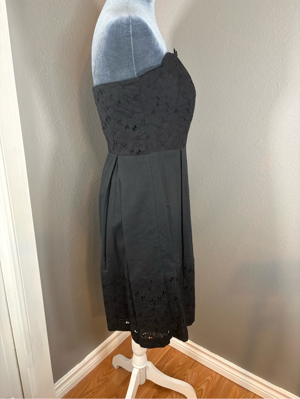 NWT Laundry Strapless Black Eyelet Dress Size 6 - Picture 5 of 11